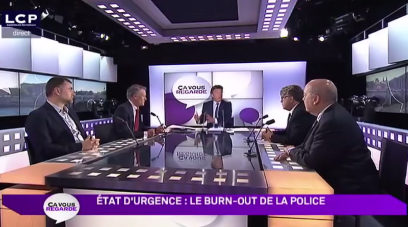 Photo LCP Etat d'Ugence - Le Burn-out de la Police - le 09/05/2016 - - Jean-Pierre Blazy, député PS du Val-d'Oise et auteur de Repenser la sécurité, l'urgence démocratique, (éd. L'Harmattan, 2016). - Nicolas Comte, policier, secrétaire général adjoint et porte-parole d'unité SGP police FO. - Claude Tarlet, président de l'USP. - Gilbert Collard, député FN du Gard.