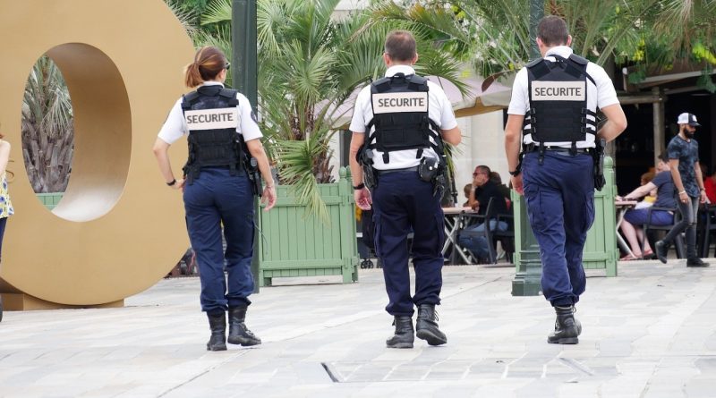 Matraques Tonfas Lacrymogenes Armes De Poing Le Nouvel Arsenal Pour Les Agents De Securite Suite Au Decret N 2017 1844 Du 29 Decembre 2017 Securite Mag Actualites